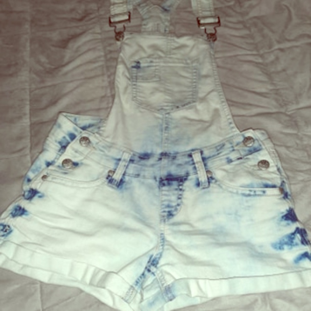 Overall shorts